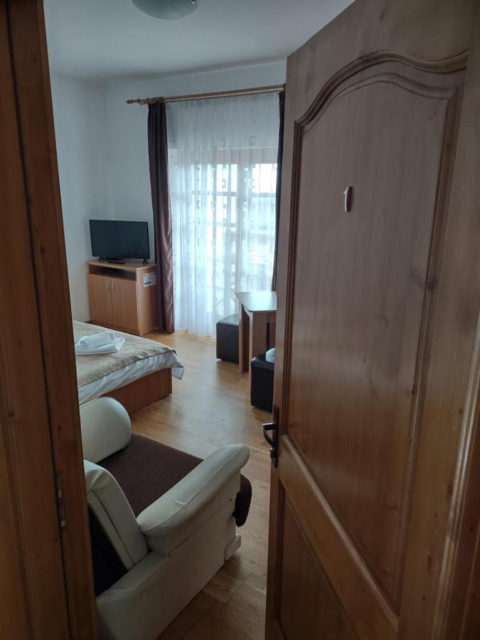 Pensiunea Codruta Cărpinişu Exterior photo